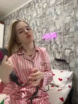 KayShaw Chat XXX in diretta