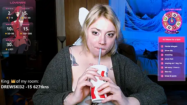EyesUpHere8's Live XXX Chat