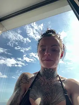 SkinnyLilly Webcam show