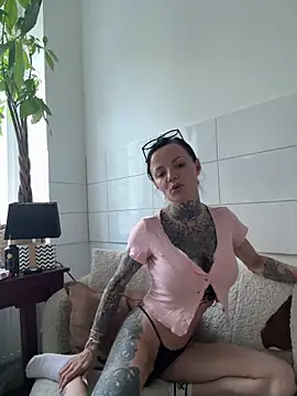 SkinnyLilly Adlı Modelin Web Kamerası Şovu