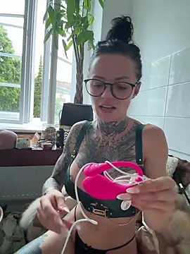 Pokazy przed kamerką – SkinnyLilly