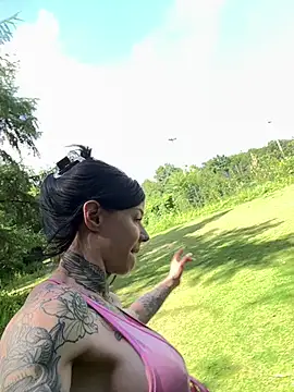 SkinnyLilly Webcam-Show