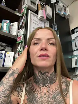 SkinnyLilly Webcam-Show