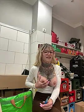 SkinnyLilly Webcam-Show