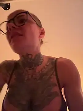 SkinnyLilly Webcam-Show