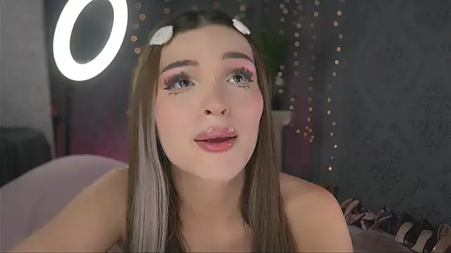 הופעת וובקאם של BrattyScarlet
