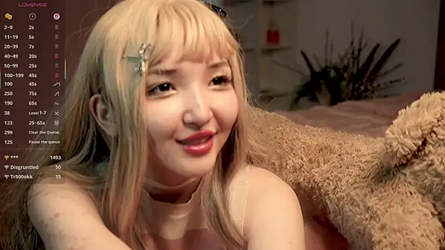 Linhmew's Webcam Show