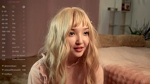 Linhmew's Live Sex Cam Show