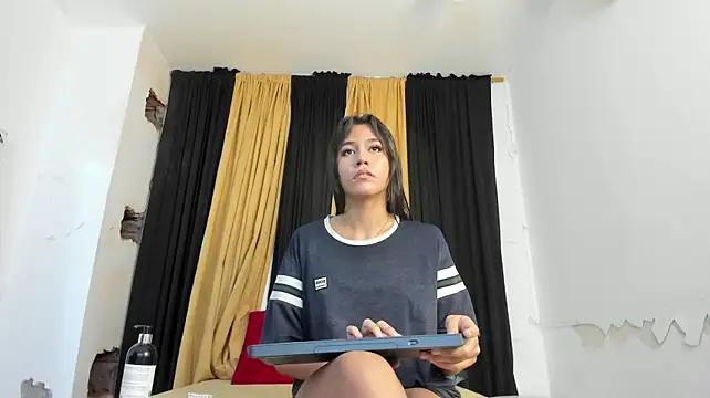 Selenne_Taylor Webcam show