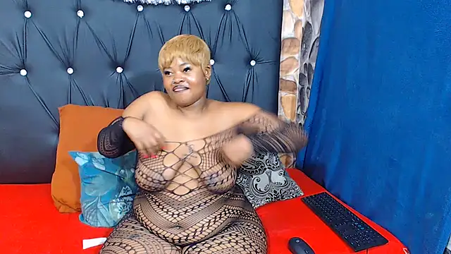 BadAss_Bee – Live XXX-chat