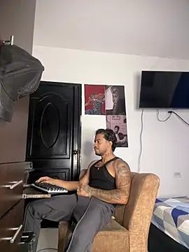 Kenny_romano Show in webcam