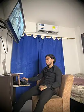 Kenny_romano Pertunjukan Webcam