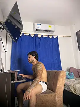 Kenny_romano: διαδικτυακό σόου στην κάμερα
