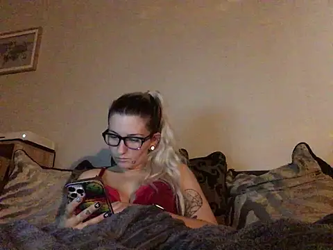 צ'אט XXX בשידור חי של xxamyleighxx