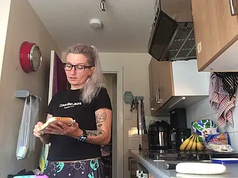 צ'אט XXX בשידור חי של xxamyleighxx