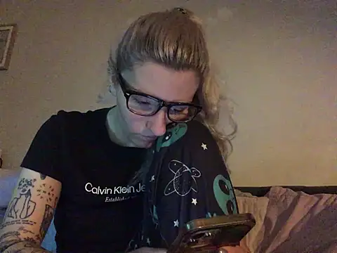 צ'אט XXX בשידור חי של xxamyleighxx