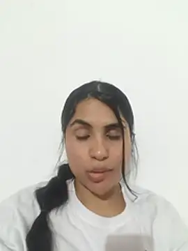 Mara__05 Adlı Modelin Canlı Sohbet Odası