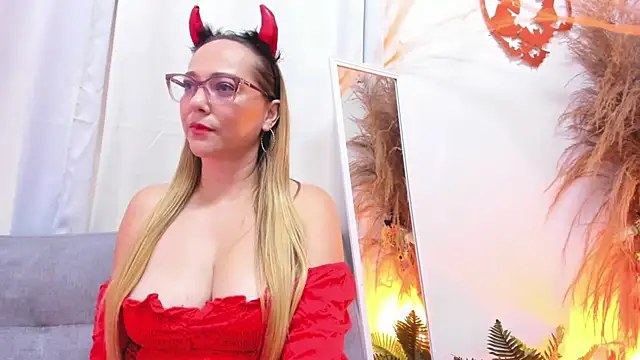 KahiaSmith Adlı Modelin Canlı XXX Sohbeti