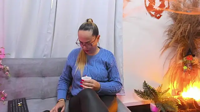 KahiaSmith – Naživo XXX chat