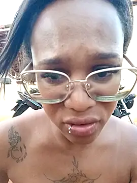 Pokazy przed kamerką – Sraveneno