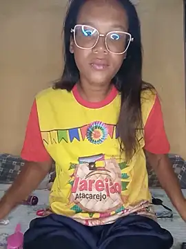Sraveneno Adlı Modelin Canlı XXX Sohbeti