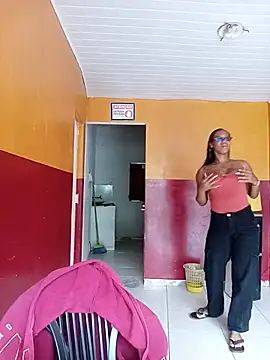 Sraveneno Adlı Modelin Canlı XXX Sohbeti