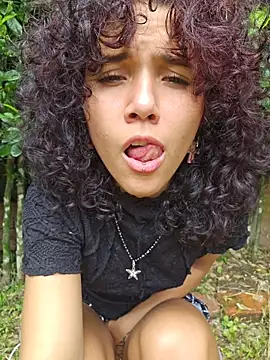 Isabella_Stark Pertunjukan Webcam