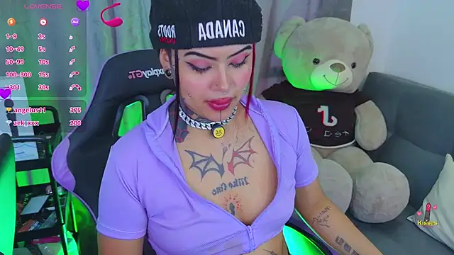 LauriInk1's Webcam Show