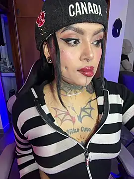 LauriInk1's Webcam Show