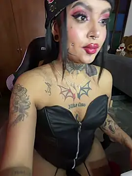 LauriInk1's Webcam Show