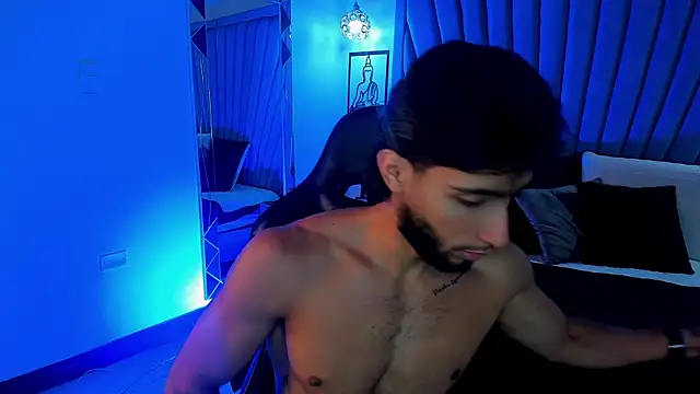 Show modela Emmet_CollinsJS na web-kameri