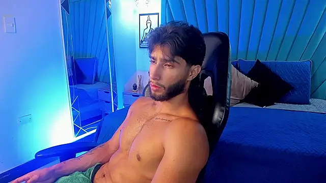 Emmet_CollinsJS Show in webcam