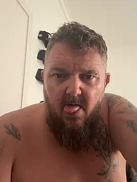 TatooedBear Pertunjukan Webcam