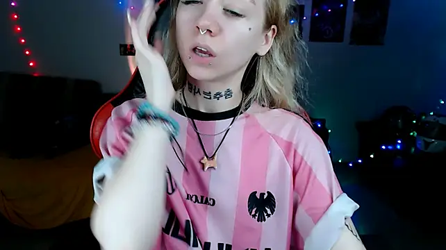 Nica_Kawaii Show Webcam