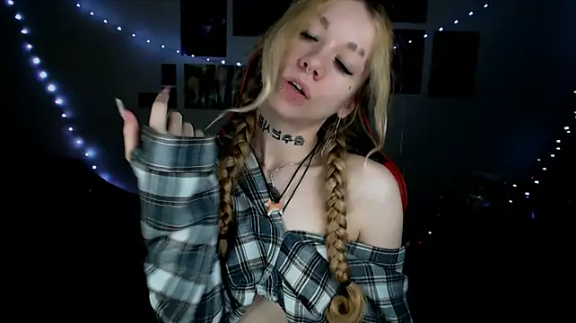 Nica_Kawaii Adlı Modelin Canlı XXX Sohbeti
