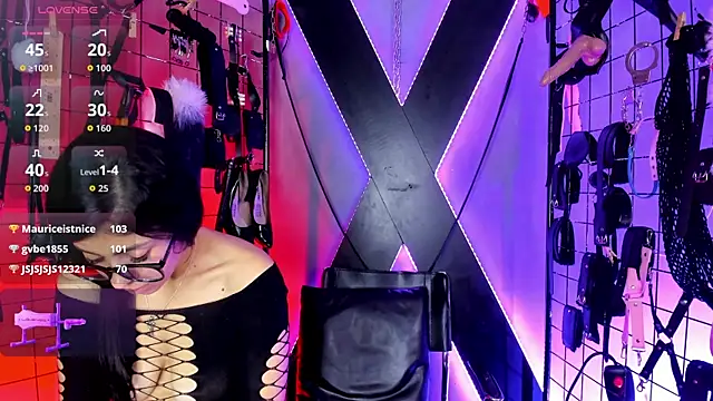 Show modela Cinthia_Iris_BDSM na web-kameri