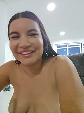 Pretty_Julieta live XXX chat