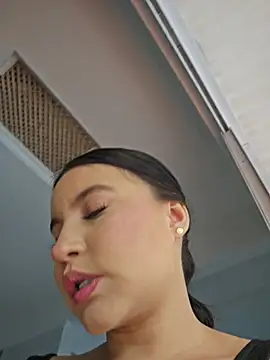 Pretty_Julieta Obrolan Langsung XXX