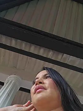 Pretty_Julieta: δωμάτιο απευθείας συνομιλίας