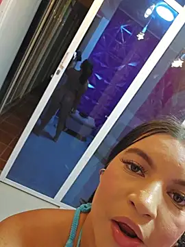 Pretty_Julieta: δωμάτιο απευθείας συνομιλίας