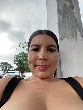 Chat +18 de Pretty_Julieta ao vivo