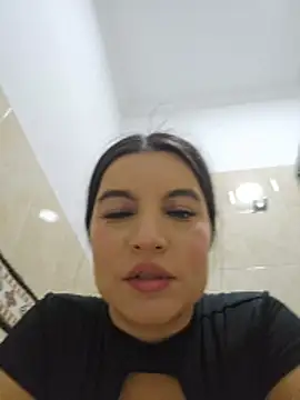 Pretty_Julieta чат на живо