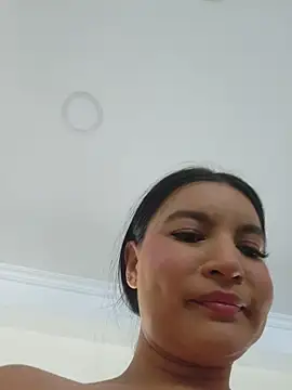 Pretty_Julieta's Live XXX Chat