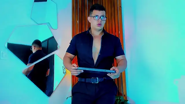 Show modela RomanCroft na web-kameri