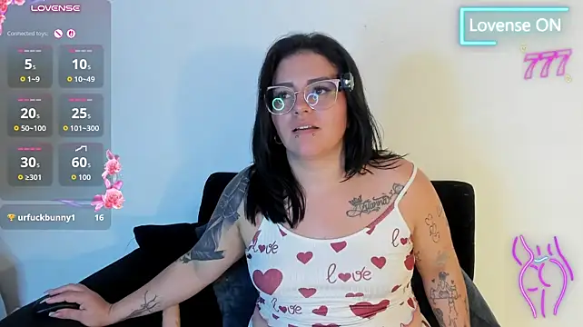 juana_valkiria Show in webcam