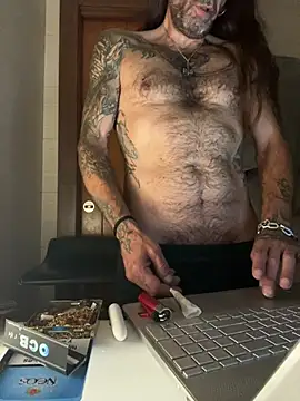 Show modela Mikel523 na web-kameri