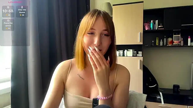 AquilineOrites' Live XXX Chat