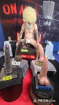 FantasyMan-BiWM Show in webcam