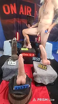 FantasyMan-BiWM Show in webcam
