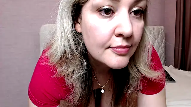 PrettyTayaOne's Live XXX Chat